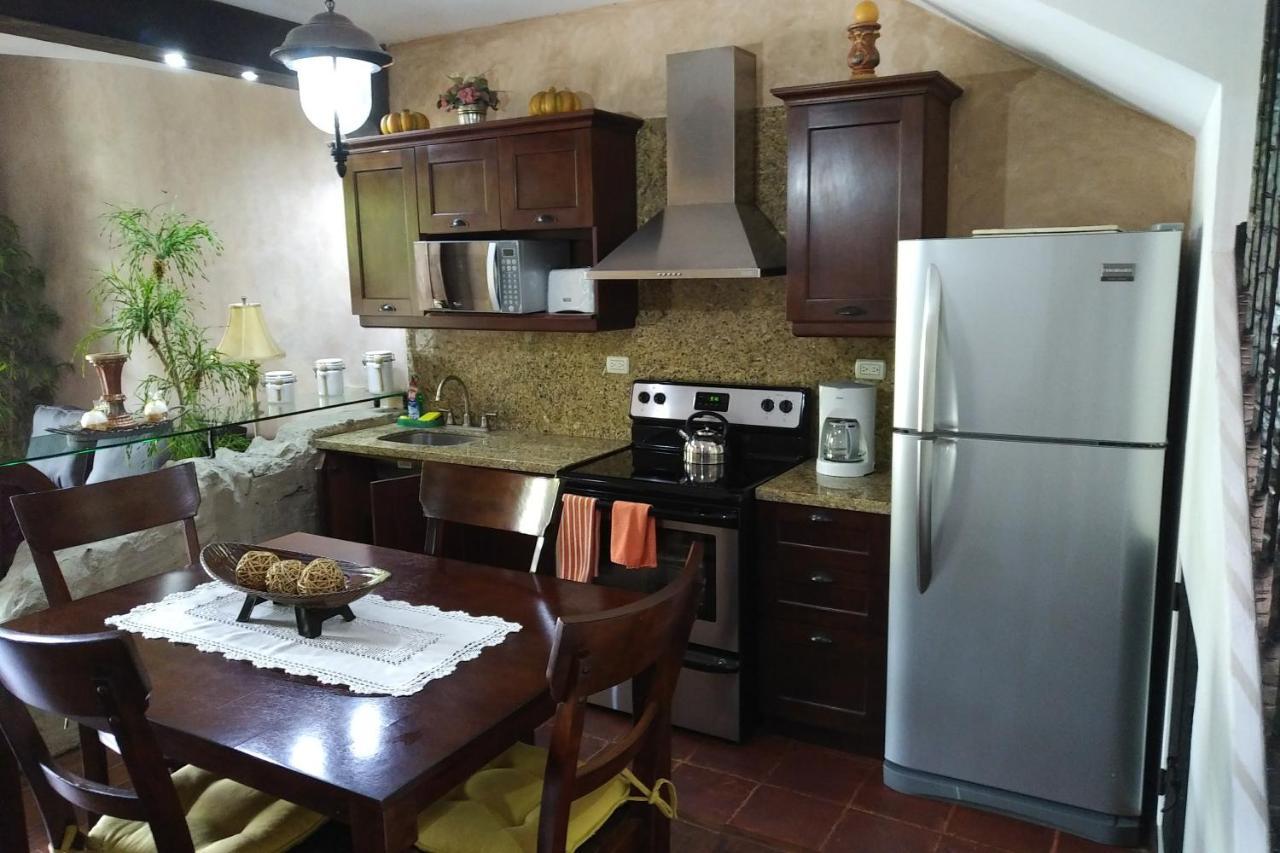 Villas Emekarsa, Antigua ภายนอก รูปภาพ